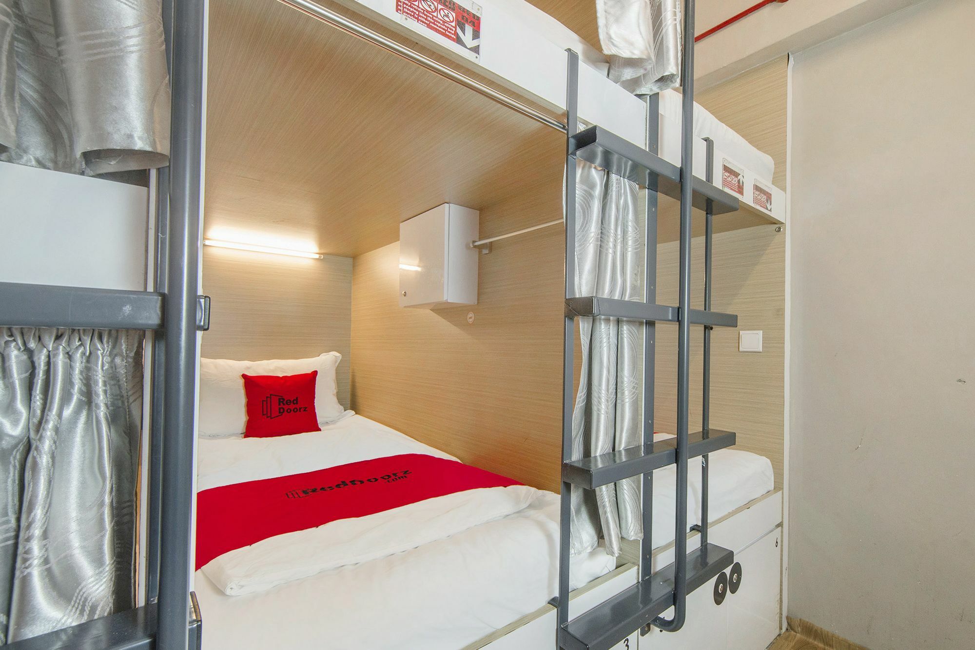 Reddoorz Hostel @ Jalan Besar Сінгапур Екстер'єр фото